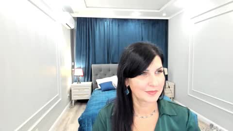 Snapshot of moonvelour chatting on November 2025 03:53:02 AM Ask me online show from November 2025 03:53:02 AM