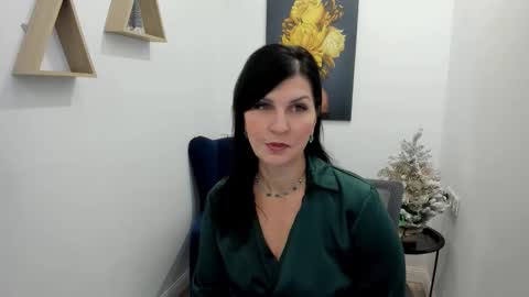 Snapshot of moonvelour chatting on December 2025 03:05:01 AM Ask me online show from December 2025 03:05:01 AM