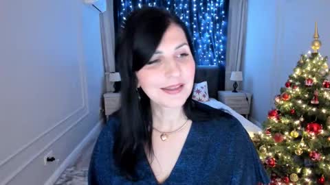 Snapshot of moonvelour chatting on December 2025 04:10:01 AM Ask me online show from December 2025 04:10:01 AM