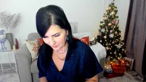 Snapshot of moonvelour chatting on December 2025 03:55:01 AM Ask me online show from December 2025 03:55:01 AM