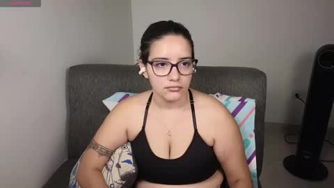 Snapshot of moonwoman_ chatting on November 2025 12:09:01 AM Moon Woman online show from November 2025 12:09:01 AM