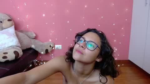 Snapshot of mora_haze chatting on January 2025 02:53:02 AM Mora Haze 3 online show from January 2025 02:53:02 AM