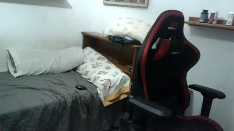 Snapshot of morenoch19 chatting on September 2025 04:17:01 PM alejo online show from September 2025 04:17:01 PM