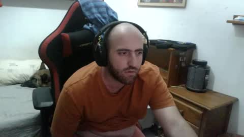 Snapshot of morenoch19 chatting on October 2025 05:01:01 PM alejo online show from October 2025 05:01:01 PM