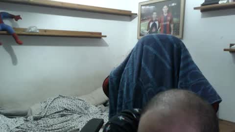 Snapshot of morenoch19 chatting on October 2025 06:13:02 PM alejo online show from October 2025 06:13:02 PM