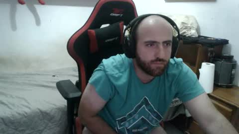 Snapshot of morenoch19 chatting on October 2025 05:58:02 PM alejo online show from October 2025 05:58:02 PM