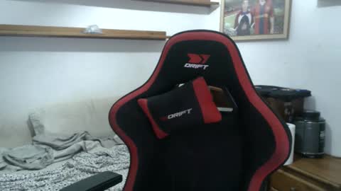 Snapshot of morenoch19 chatting on November 2025 03:03:01 PM alejo online show from November 2025 03:03:01 PM