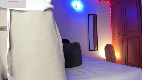 Snapshot of morenosiam chatting on October 2025 12:42:01 AM morenosiam online show from October 2025 12:42:01 AM