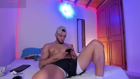 Snapshot of morenosiam chatting on October 2025 09:15:01 PM morenosiam online show from October 2025 09:15:01 PM