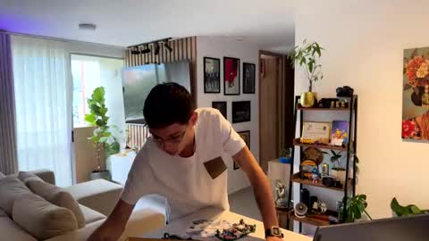   online show from November 2025 09:00:02 PM