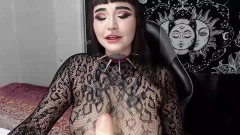 Snapshot of morganmoon1 chatting on November 2025 04:40:02 PM Morgan Moon online show from November 2025 04:40:02 PM