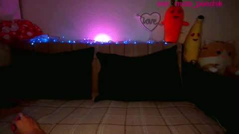 Snapshot of moto_ponchik chatting on October 2025 05:53:02 AM Kris online show from October 2025 05:53:02 AM