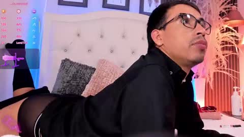 Aaron. online show from October 2025 05:21:02 PM