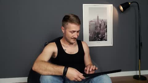 Artur online show from September 2025 07:44:02 AM