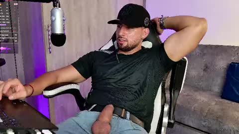 Snapshot of mr_david_cox chatting on February 2025 04:07:02 AM David online show from February 2025 04:07:02 AM