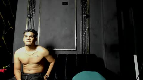 mr_maximo online show from November 2025 01:11:01 AM