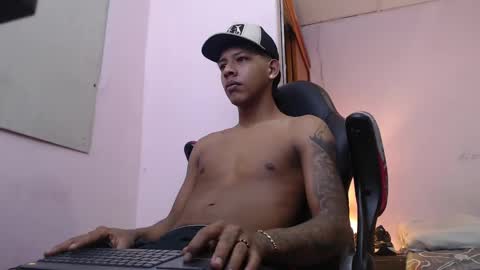 mr_stiven_ online show from January 2025 12:28:02 AM
