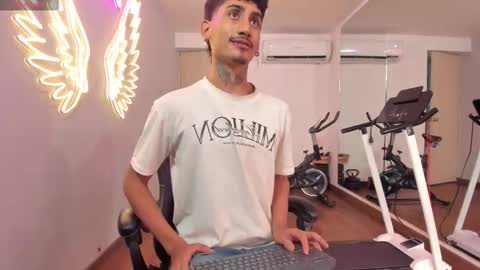 Snapshot of mr_strike chatting on November 2025 03:07:01 AM MR online show from November 2025 03:07:01 AM