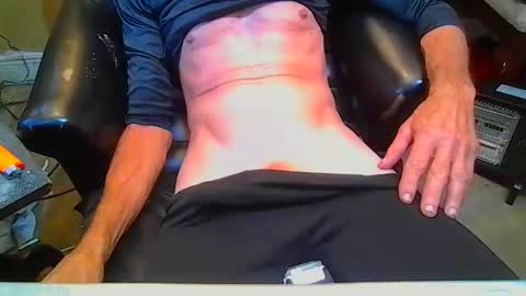 Snapshot of mrbiggirth69 chatting on November 2025 07:21:01 PM mrbiggirth69 online show from November 2025 07:21:01 PM