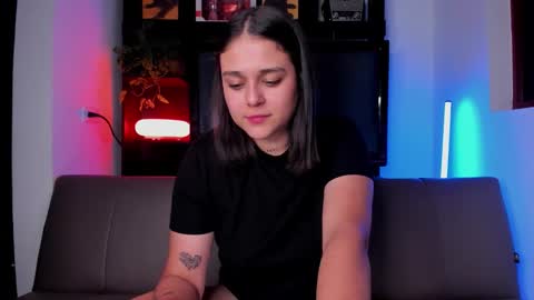 Laura online show from September 2025 02:23:01 AM
