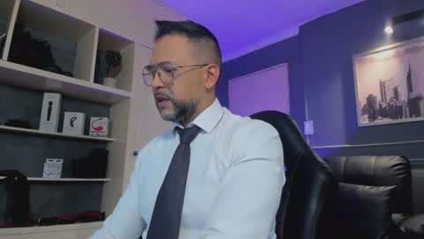 Snapshot of mrfrank_tattoo chatting on November 2025 12:26:01 PM MrFrank. online show from November 2025 12:26:01 PM