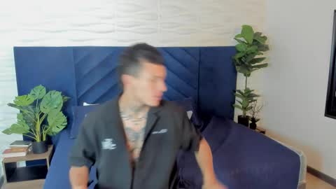 mrjustin_ online show from October 2025 08:07:02 PM