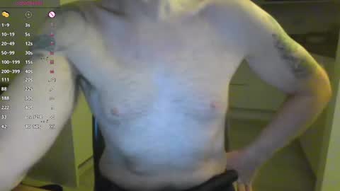Snapshot of mrleebeex chatting on December 2024 04:50:01 PM MrLeeBeeX online show from December 2024 04:50:01 PM