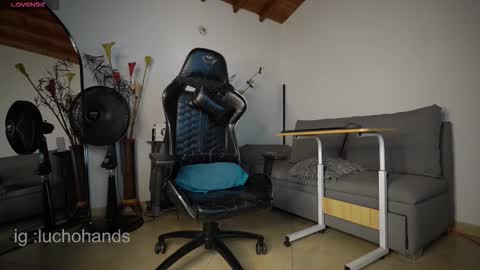 Snapshot of mrlouiss chatting on October 2025 11:06:01 AM Luis Instagram online show from October 2025 11:06:01 AM