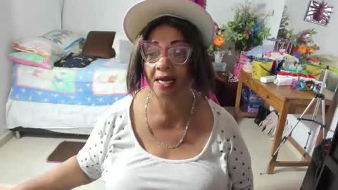 mrs_mommy online show from October 2025 07:55:01 PM