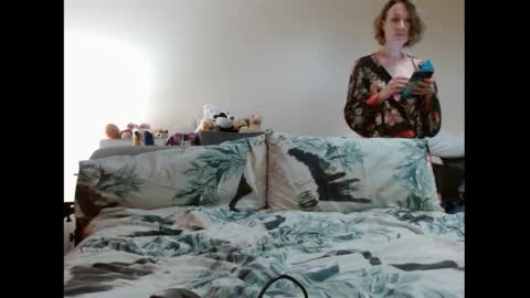 Snapshot of mrs_velvet_vixen_and_mr_stud chatting on October 2025 07:29:01 AM Mrs Velvet Vixen online show from October 2025 07:29:01 AM