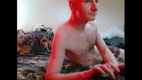 Snapshot of mrs_velvet_vixen_and_mr_stud chatting on October 2025 08:29:02 AM Mrs Velvet Vixen online show from October 2025 08:29:02 AM