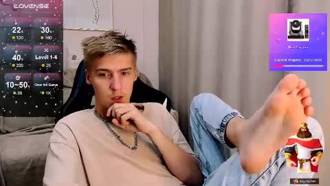 Adam online show from October 2025 07:45:01 PM