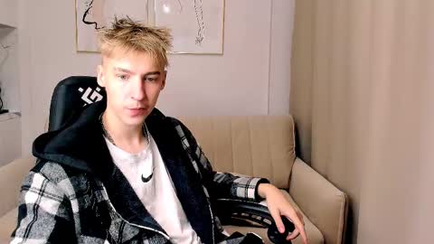 Adam online show from October 2025 10:58:02 AM