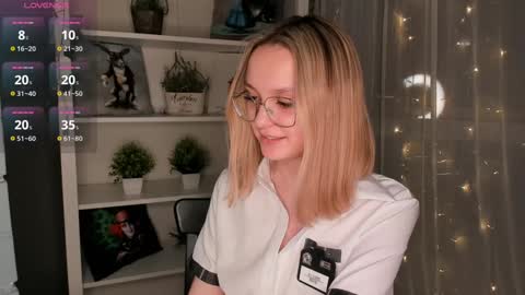 Elizabeth online show from February 2025 09:04:01 PM