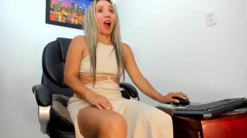 Snapshot of ms_lunarose chatting on October 2025 02:30:02 AM ms_lunarose online show from October 2025 02:30:02 AM