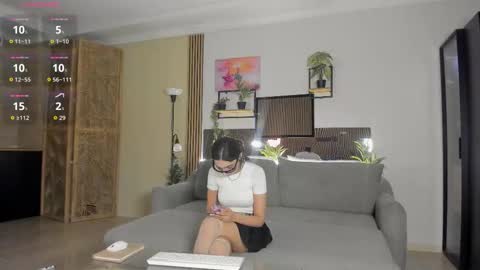 Nina online show from November 2025 03:58:02 PM