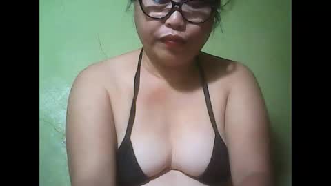 Snapshot of muffy_bunny chatting on January 2025 07:28:01 PM muffy_bunny online show from January 2025 07:28:01 PM