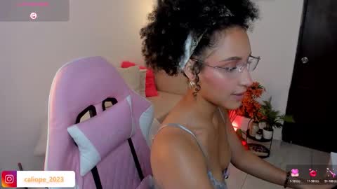 Snapshot of mulata_ch chatting on October 2025 12:55:01 AM HEY GUYS IF YOU LIKE SEXY SHOW YOU ARE IN THE CORRECT PLACE CU WENESDAY PVT OPEN TRANSMISSION TIME 5 PM - 10 PM COLOMBIA online show from October 2025 12:55:01 AM