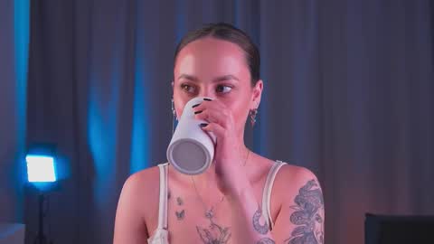 Snapshot of multifruiti chatting on October 2025 07:50:02 AM Kira online show from October 2025 07:50:02 AM