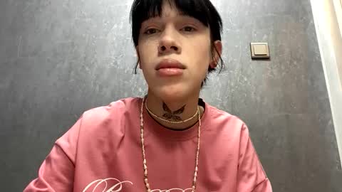 Snapshot of mun_poli chatting on November 2025 10:51:01 PM Polik online show from November 2025 10:51:01 PM