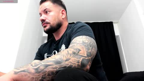 MuscleMonster31 online show from October 2025 04:54:01 AM