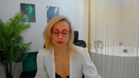Diana online show from February 2025 10:44:02 AM
