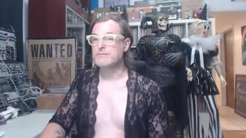 Snapshot of muziknerd chatting on October 2025 11:00:01 AM Muziknerd online show from October 2025 11:00:01 AM