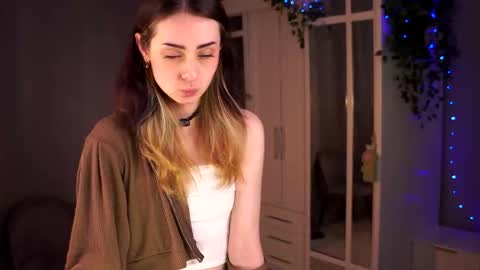 Molly online show from October 2025 08:30:02 PM