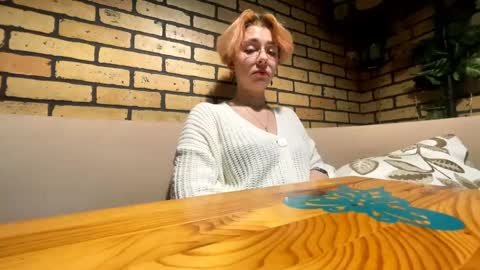 Esha online show from September 2025 03:37:01 PM