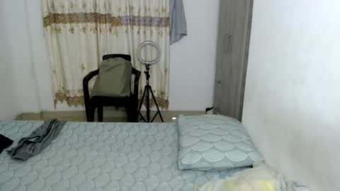 Snapshot of myke_xxx chatting on November 2025 09:28:01 PM mike online show from November 2025 09:28:01 PM