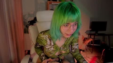 MylaFlores online show from October 2025 03:15:02 AM