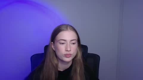 Emelie online show from September 2025 05:18:02 AM