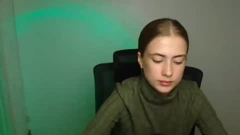 Emelie online show from September 2025 05:09:01 AM