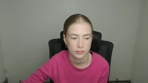 Emelie online show from September 2025 05:31:01 AM